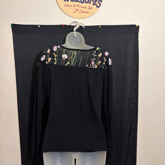 💥NEW ITEM💥 Candie’s Long Sleeves Floral Top - Picture 4 of 6